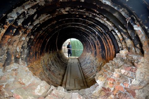 Ein Teilstück des Berliner Spionagetunnels, ausgestellt 2014 in einem Museum. (Archivbild) Foto: picture alliance / dpa