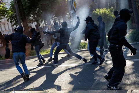 Steinewerfer bei linker Demonstration in Leipzig