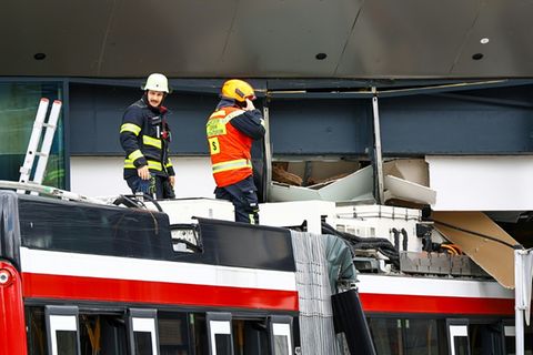 Feuerwehr-Einsatz an Unglücksstelle in Salzburg