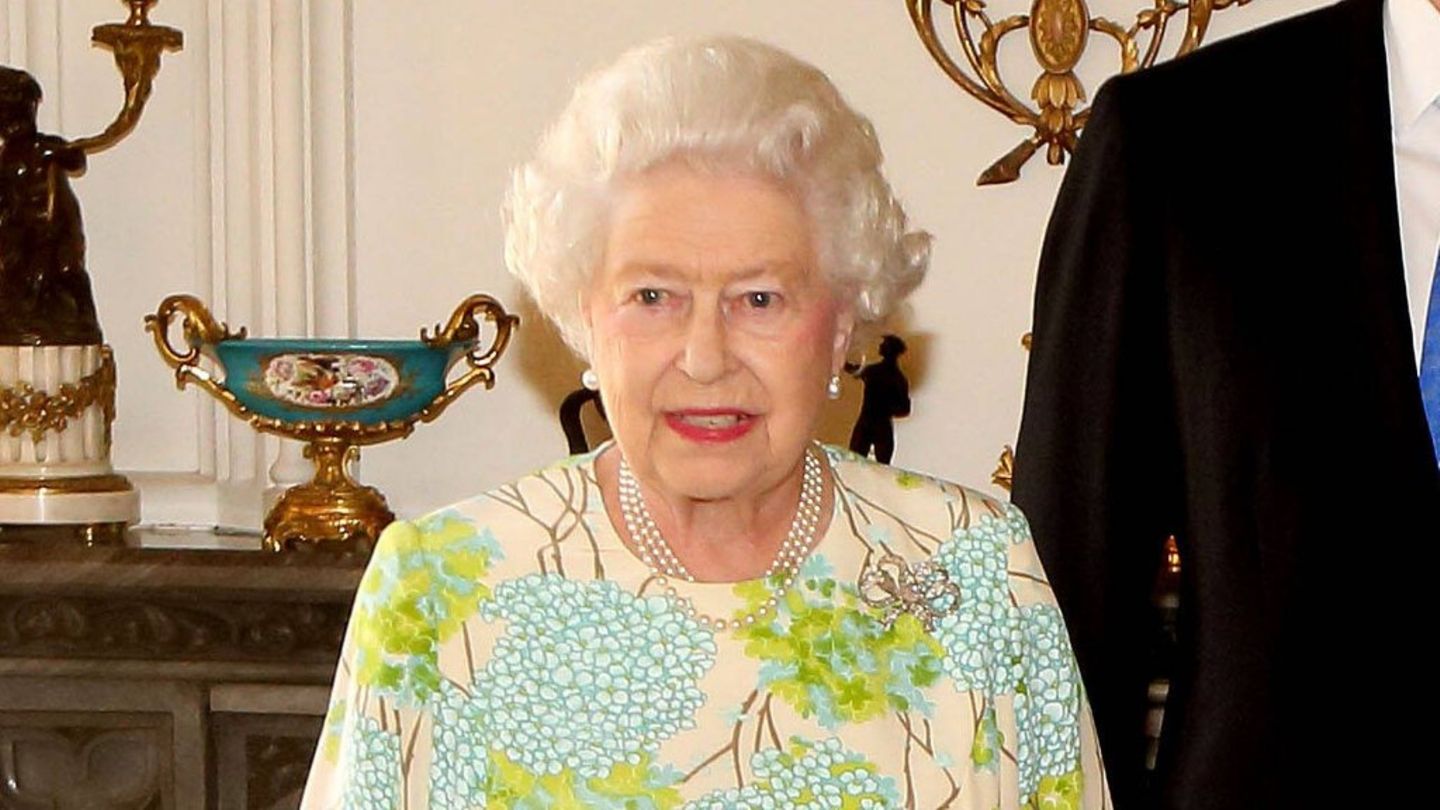 Queen Elizabeth II. saß mehr als 70 Jahre auf dem Thron - da wird es in der offiziellen Biografie einiges zu berichten geben.