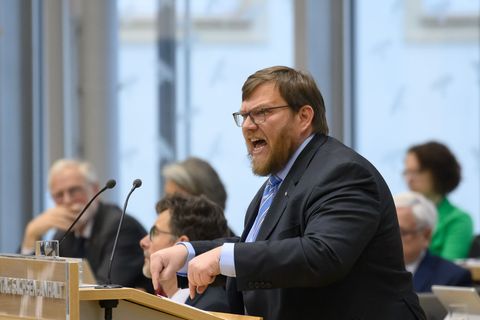 "Sie wollen keine parlamentarische Demokratie", sagte FDP-Politiker Guido Kosmehl in Richtung der AfD. Foto: Klaus-Dietmar Gabbe