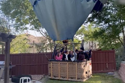 Heißluftballon landet plötzlich mitten im Vorgarten