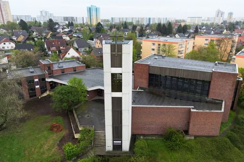 In Marzahn steht eine der drei Kirchen, die neu in die Berliner Denkmalliste aufgenommen wurden. Foto: Sebastian Christoph Golln