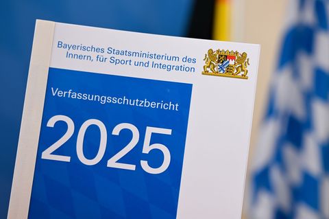 Die Demokratie ist unter Druck - nicht nur durch inländische Extremisten, auch aus dem Ausland kommen Angriffe. Foto: Sven Hoppe