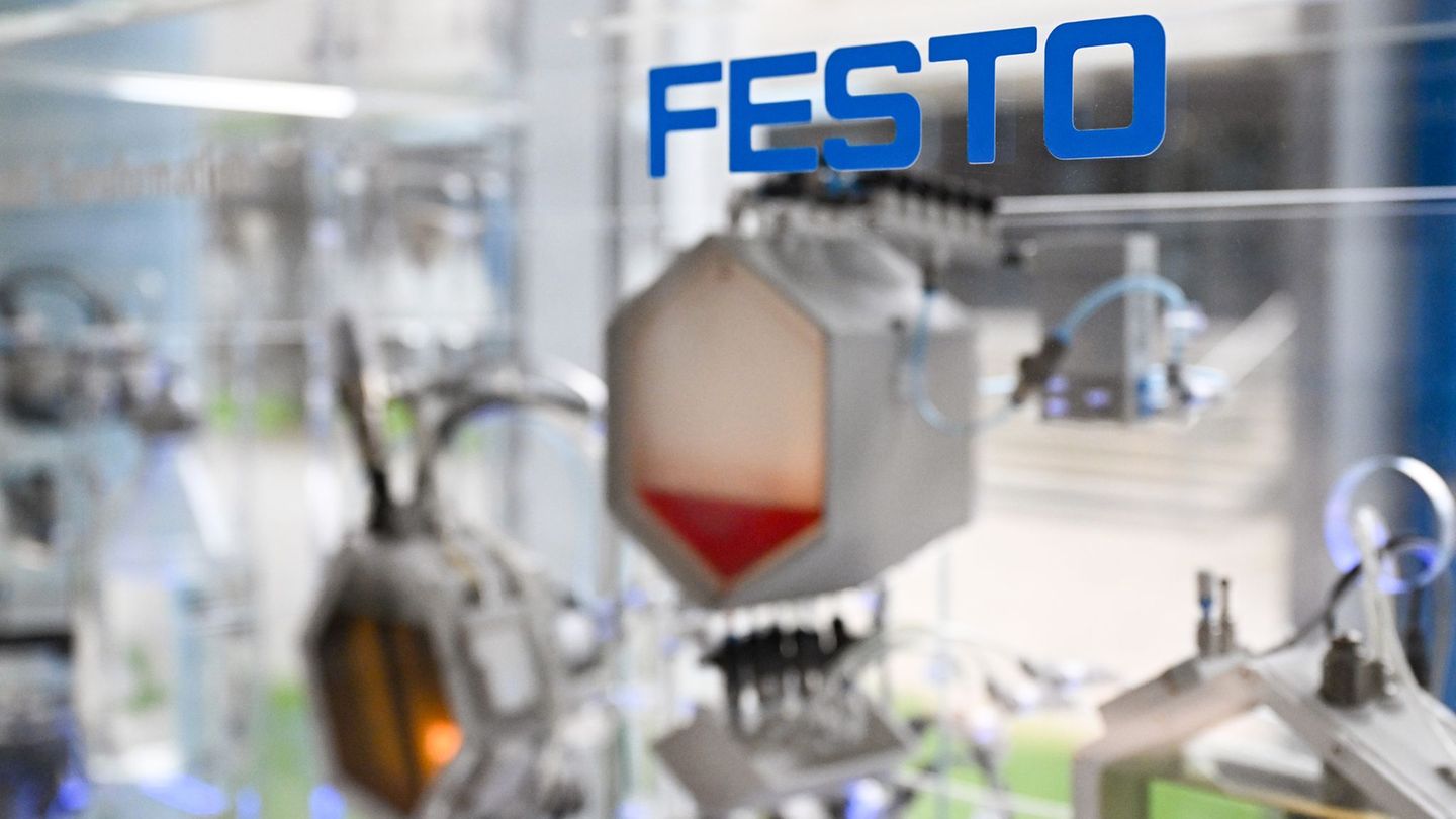 Der Automatisierungsspezialist Festo hat 2025 weniger Umsatz gemacht. (Archivbild) Foto: Bernd Weißbrod/dpa