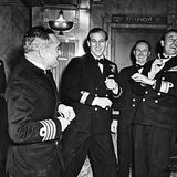 Philip am Vorabend der Hochzeit mit Marinekameraden