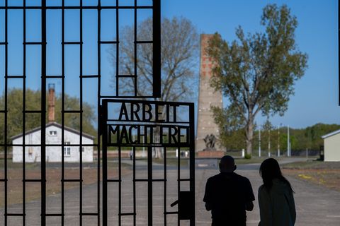 81 Jahre ist die Befreiung des Konzentrationslagers Sachsenhausen her. (Archivbild) Foto: Soeren Stache/dpa