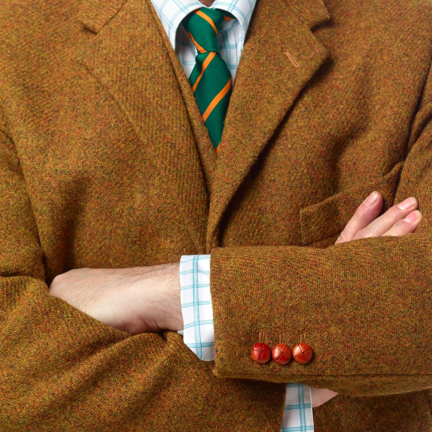 Ein Mann mit verschränkten Armen