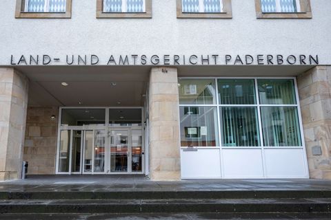 Die Staatsanwaltschaft geht laut Anklage von einem heimtückischen Mordversuch aus. (Archivbild) Foto: David Inderlied/dpa