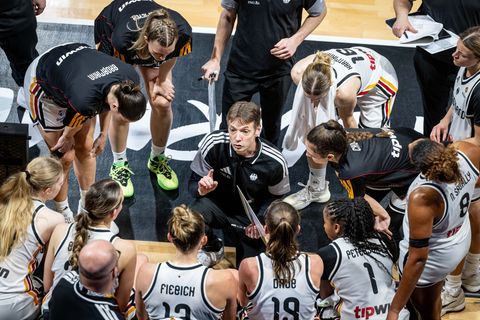 Die deutschen Basketballerinnen erfahren in Berlin, auf wen sie bei der Heim-WM treffen. (Archivbild) Foto: Tilo Wiedensohler/ca