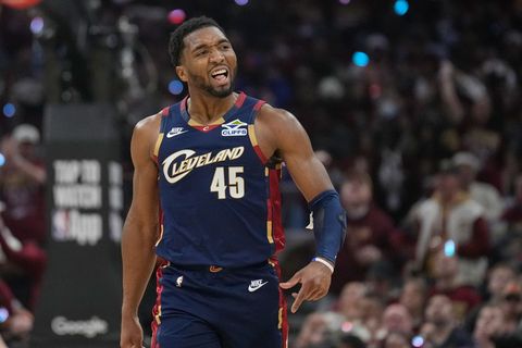 Die Cavaliers mit Donovan Mitchell haben beide Heimspiele zum Auftakt der Playoffs gewonnen. Foto: Sue Ogrocki/AP/dpa