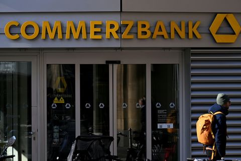 Commerzbank-Logo in Frankfurt
