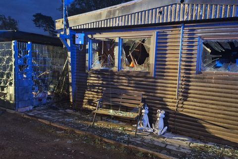 Ein Feuer auf einem Campingplatz in Mülheim an der Ruhr hat für Aufregung gesorgt. (Handout) Foto: Feuerwehr Mülheim an der Ruhr