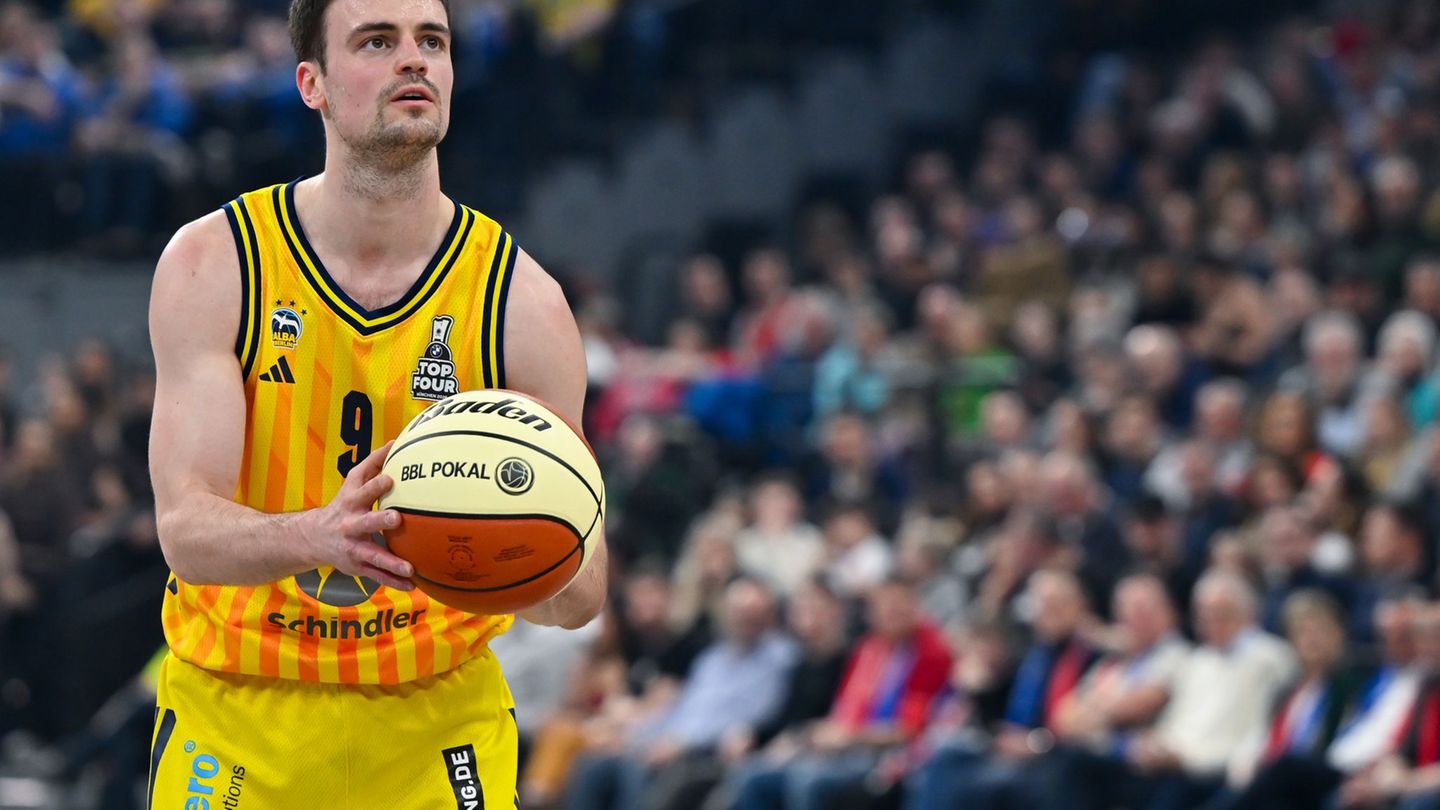 Alba-Kapitän Jonas Mattisseck freut sich über das Playoff-Ticket, mahnt aber auch mehr Konstanz an (Archivbild) Foto: Sven Hoppe