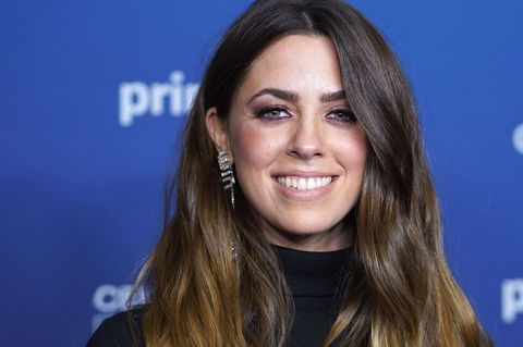 Sängerin Vanessa Mai ruft mit der Moderatorin Lola Weippert andere Frauen zur Vorsorge-Untersuchung beim Frauenarzt auf. (Archiv