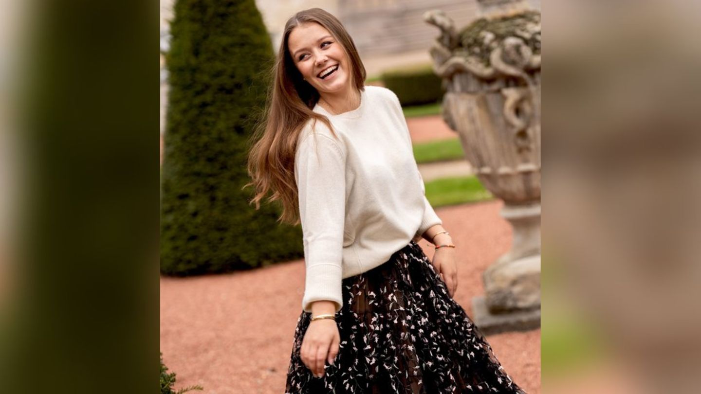 Prinzessin Isabella posiert lachend für die neuen Geburtstagsporträts.