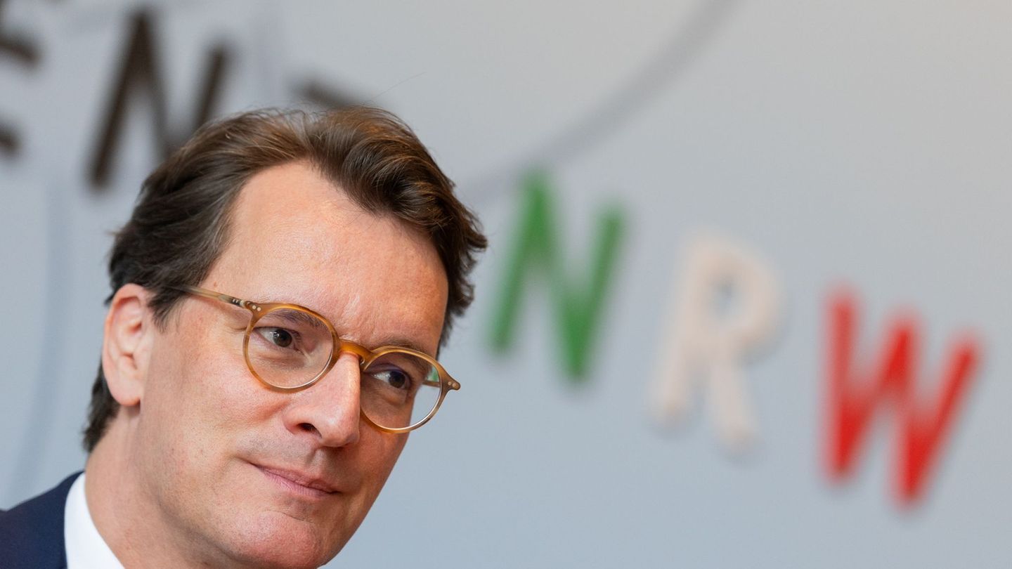 NRW-Ministerpräsident Hendrik Wüst (CDU) sagt: "An KölnRheinRuhr führt kein Weg vorbei." Foto: Rolf Vennenbernd/dpa