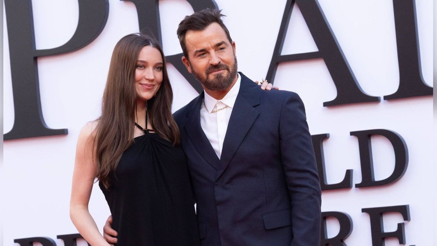 Arm in Arm: Nicole Brydon Bloom und Justin Theroux bei der Weltpremiere von "Der Teufel trägt Prada 2" am Montagabend in New Y