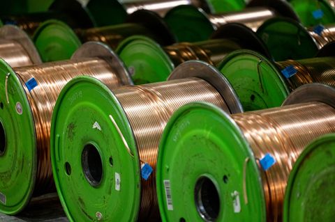 Mehrere Kilometer Kabel sind laut Polizei gestohlen worden. (Symbolbild) Foto: Thomas Banneyer/dpa