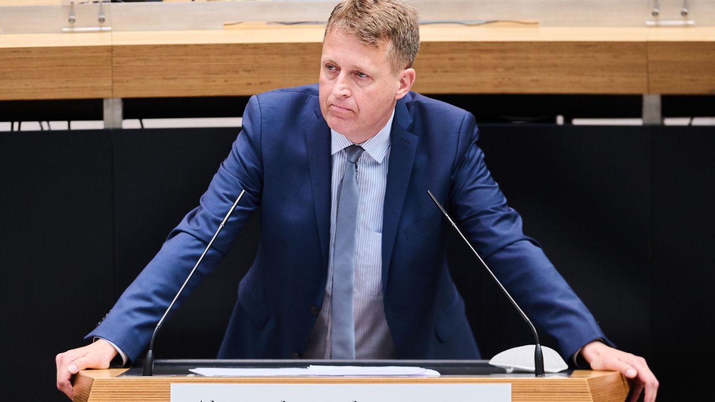 Der Berliner Senat hat den Staatssekretär Oliver Friederici entlassen. (Archivbild) Foto: Annette Riedl/dpa