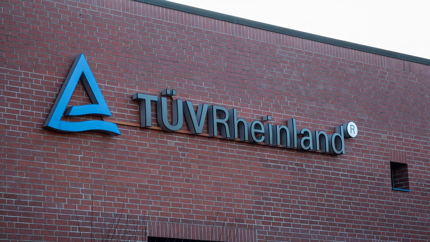 Der Tüv hat mehrere Geschäftsfelder, das bekannteste ist wohl die Hauptuntersuchung für Autos. (Archivbild) Foto: Daniel Vogl/dp