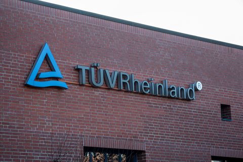 Der Tüv hat mehrere Geschäftsfelder, das bekannteste ist wohl die Hauptuntersuchung für Autos. (Archivbild) Foto: Daniel Vogl/dp