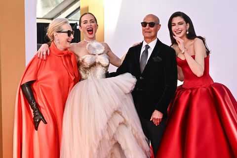 Der Cast von „Der Teufel trägt Prada 2“, wieder vereint: Nach 20 Jahren sind Meryl Streep, Emily Blunt, Stanley Tucci und Anne Hathaway noch einmal in ihre bekannten Rollen geschlüpft. Bei der Weltpremiere in New York war die Stimmung bestens.