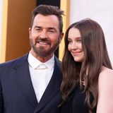 Für Schauspieler Justin Theroux und seine Frau Nicole Brydon Bloom war es ein besonderer Abend: Das Paar zeigte sich erstmals nach der Geburt seines Sohnes in der Öffentlichkeit. Erst zwei Tage zuvor hatten sie bekannt gegeben, erstmals Eltern geworden zu sein.