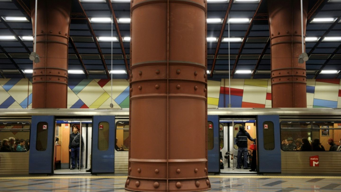 Eine Metro-Station in Lissabon