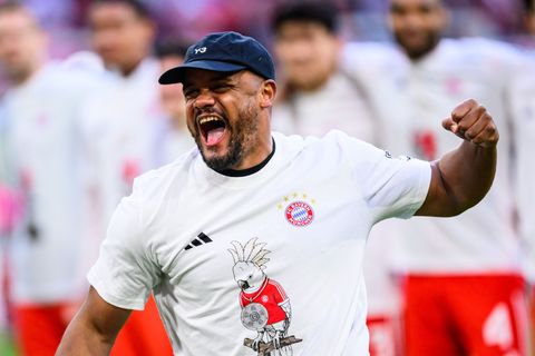 Vincent Kompany jubelt ausgelassen über den Gewinn der Meisterschaft. (Archivbild) Foto: Tom Weller/dpa