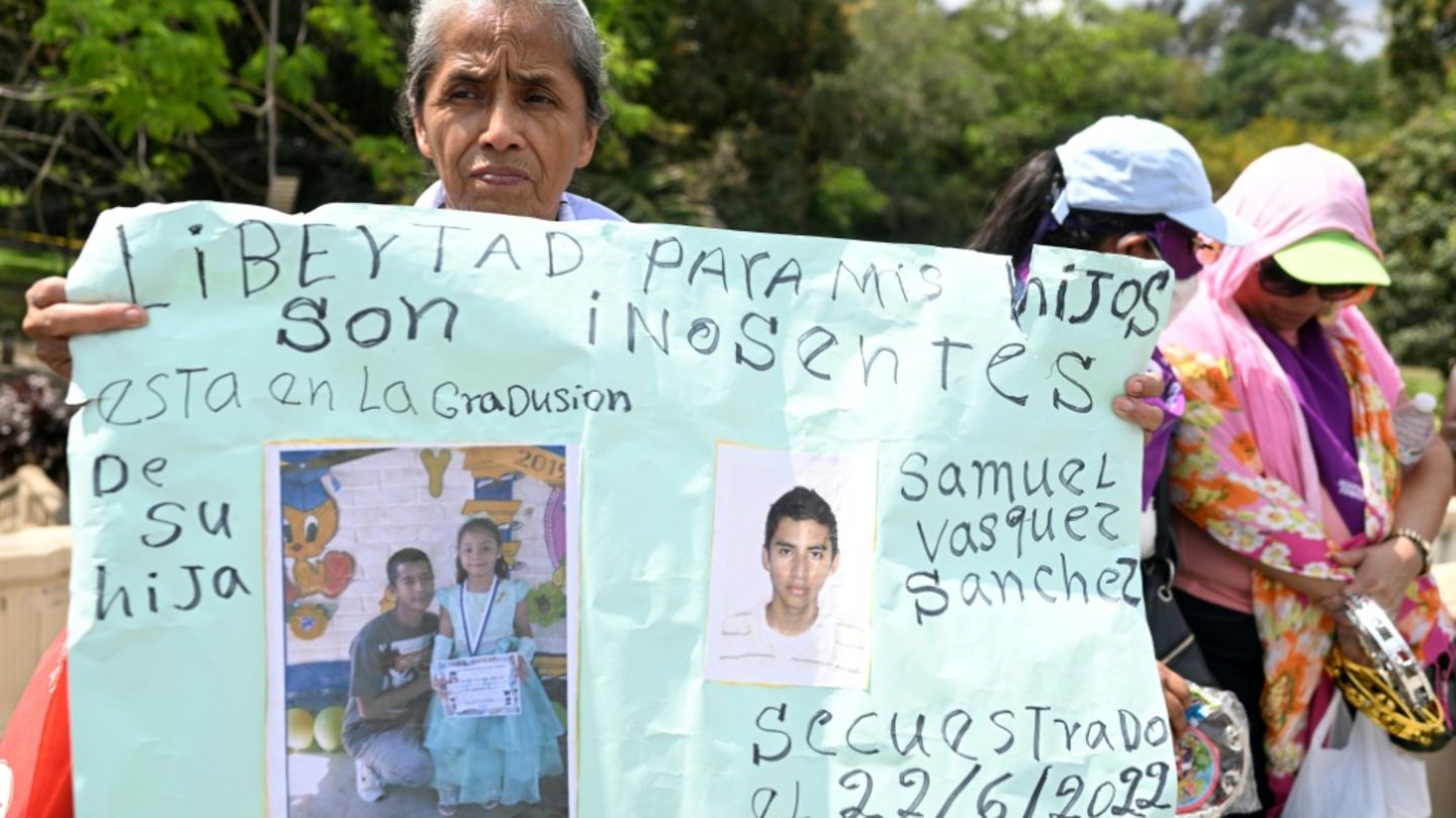 Protest für die Freilassung von Inhaftierten in El Salvador