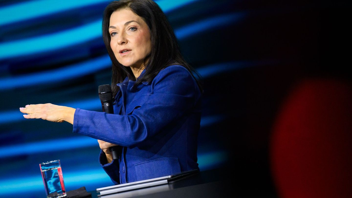 Bundeswirtschaftsministerin Reiche spricht auf der Hannover Messe mit Unternehmern über die Rolle von Künstlicher Intelligenz in