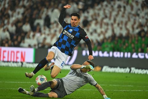 Raphael Obermair (hier im Zweikampf mit Hannovers Torwart Nahuel Noll am vergangenen Sonntag) fehlt dem Aufstiegsaspiranten Pade