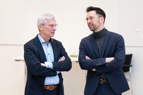 AfD-Fraktionschef Hans-Christoph Berndt (AfD) fordert ein stärkeres Vorgehen gegen die "reale Gewalt" in Brandenburg. Hier zusam