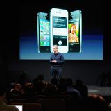 Mit dem iPhone 4s fing alles an. Nur wenige Wochen nach dem Tod von Apple-Gründer Steve Jobs stand Tim Cook zum ersten Mal als neuer Apple-Chef auf der Bühne. Das iPhone 4s und die Sprachassistentin Siri waren noch weitgehend unter Jobs entstanden.