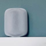 Ein anderes Audioprodukt wurde weniger zum Kassenschlager. Der Homepod war Apples Antwort auf den Amazon Echo. Trotz toller Soundqualität wurde er nie im ähnlichen Maße zum Massenprodukt.