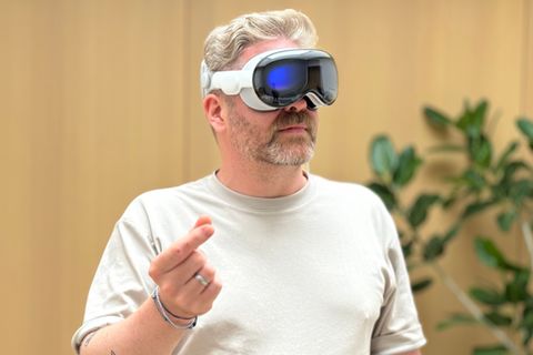 Stern-Redakteur Malte Mansholt trägt eine Apple Vision Pro
