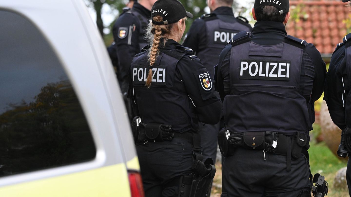 Die größte Gefahr geht nach Angaben der Behörden von rechten Straftaten aus. (Symbolbild) Foto: Stefan Sauer/dpa