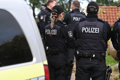 Die größte Gefahr geht nach Angaben der Behörden von rechten Straftaten aus. (Symbolbild) Foto: Stefan Sauer/dpa