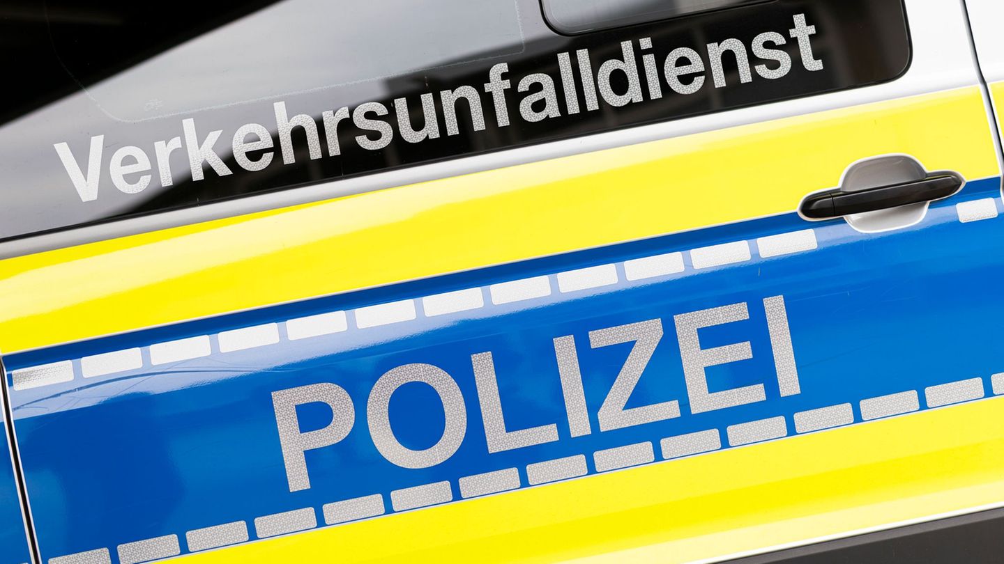 Unfall in Ostfriesland: Transporter kracht in Lkw – Fahrer stirbt auf A28 bei Filsum