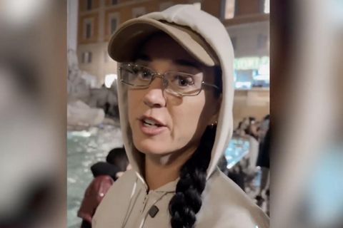 Katy Perry am Trevi-Brunnen in Rom.