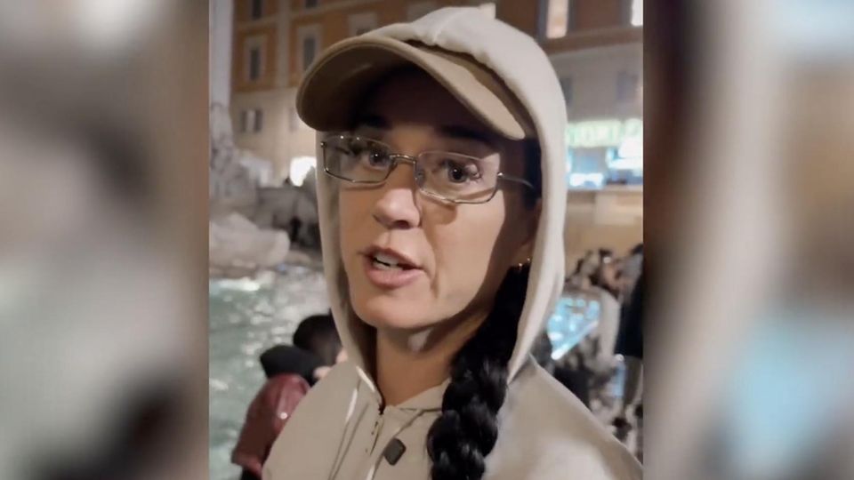 Katy Perry am Trevi-Brunnen in Rom.