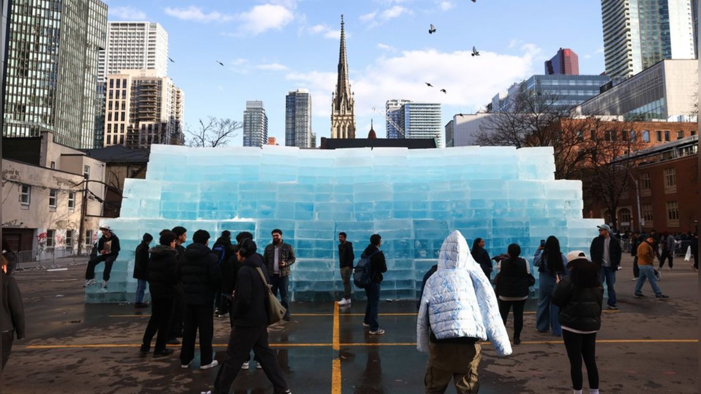 Unter diesen Eisblöcken verbirgt sich das besagte Datum.