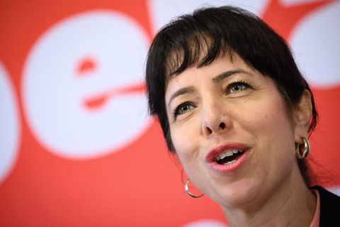 Die Spitzenkandidatin der Berliner Linke bei der Abgeordnetenhauswahl, Elif Eralp, will ins Rote Rathaus. (Archivfoto) Foto: Ber