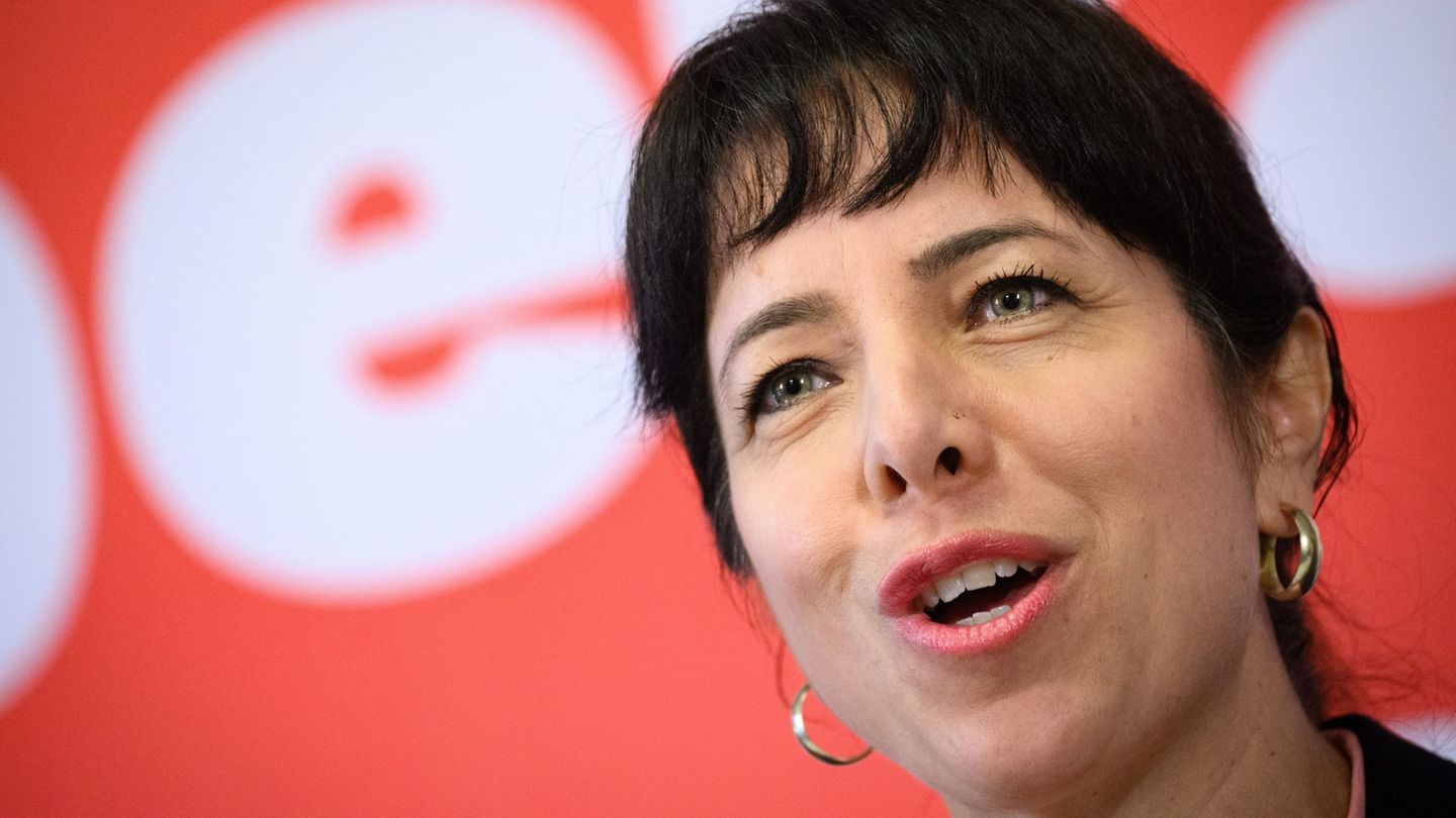 Die Spitzenkandidatin der Berliner Linke bei der Abgeordnetenhauswahl, Elif Eralp, will ins Rote Rathaus. (Archivfoto) Foto: Ber