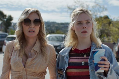 Shyanne (Michelle Pfeiffer, links) hätte ihrer Tochter Margo (Elle Fanning) gerne erspart, genauso jung Mutter zu werden wie sie.