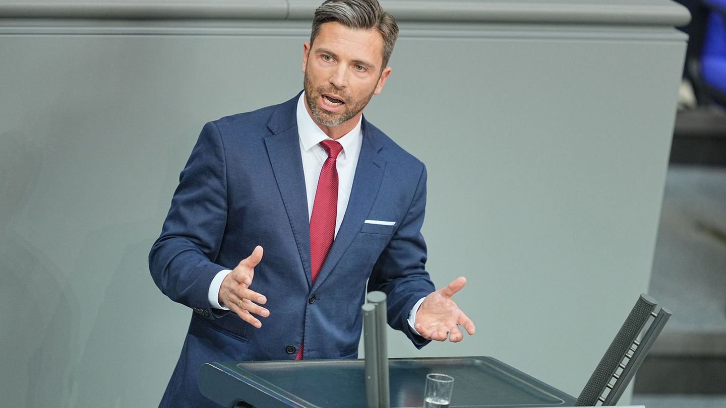 Jan Nolte tritt in der AfD-Fraktion die Nachfolge von Rüdiger Lucassen an. (Archivbild) Foto: Michael Kappeler/dpa