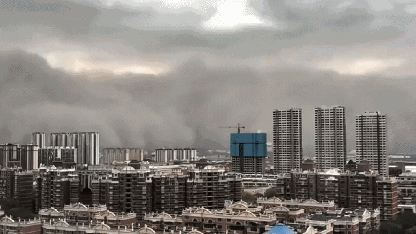 China: Gigantischer Sandsturm verschluckt ganze Stadt