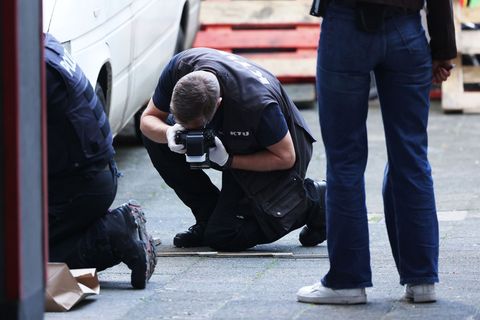 Die Spurensicherung nach einer Messerattacke in Düsseldorf läuft. Foto: David Young/dpa