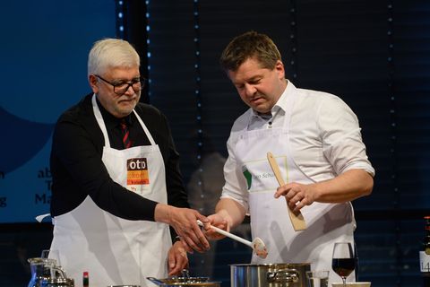 Zum Kochen am heimischen Herd findet Ministerpräsident Schulze kaum Zeit. Foto: Klaus-Dietmar Gabbert/dpa